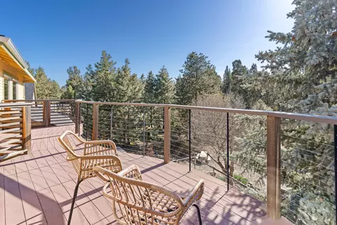 Exterior - 20071 Beaver Ln, Bend, OR 97703 photo 4 of 8
