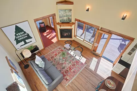 Living - 20071 Beaver Ln, Bend, OR 97703 photo 5 of 6