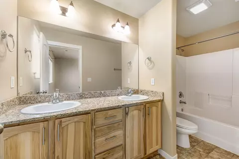 Bath - 62075 Wolcott Pl, Bend, OR 97701 photo 2 of 3