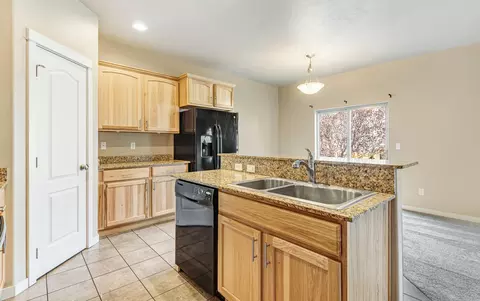 Kitchen - 62075 Wolcott Pl, Bend, OR 97701 photo 3 of 4