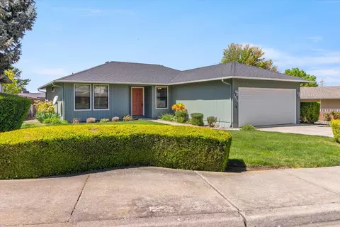 2935 Provincial St, Medford, OR 97504