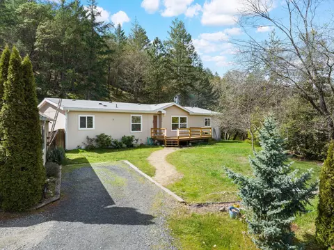 3879 Andrews Rd, Medford, OR 97501