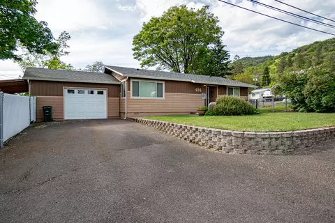 494 Dardanelles St, Gold Hill, OR 97525