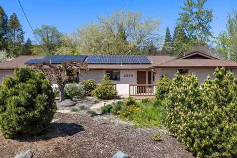 2066 Magnolia Ave, Medford, OR 97501
