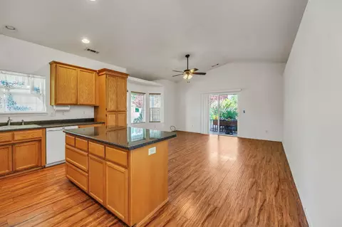 Kitchen - 9 Chantrell Ct, Eagle Point, OR 97524 photo 1 of 3