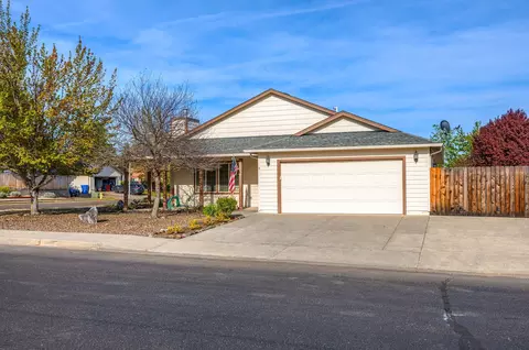 Exterior - 9 Chantrell Ct, Eagle Point, OR 97524 photo 3 of 15