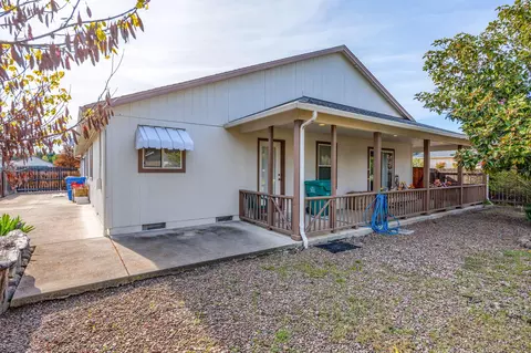 Exterior - 9 Chantrell Ct, Eagle Point, OR 97524 photo 13 of 15