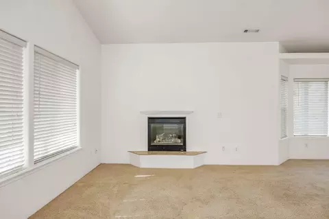 Living - 9 Chantrell Ct, Eagle Point, OR 97524 photo 3 of 3