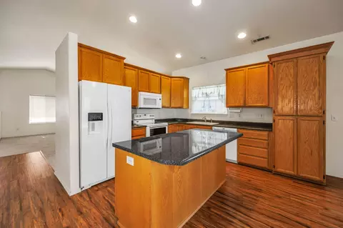 Kitchen - 9 Chantrell Ct, Eagle Point, OR 97524 photo 3 of 3