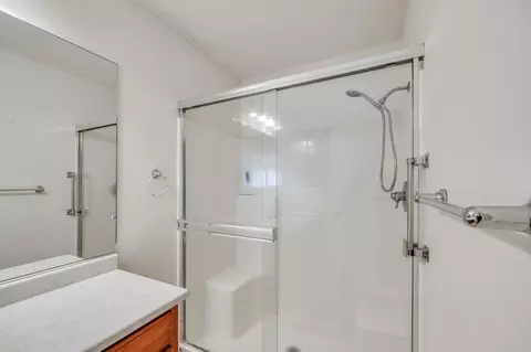 Bath - 9 Chantrell Ct, Eagle Point, OR 97524 photo 3 of 3