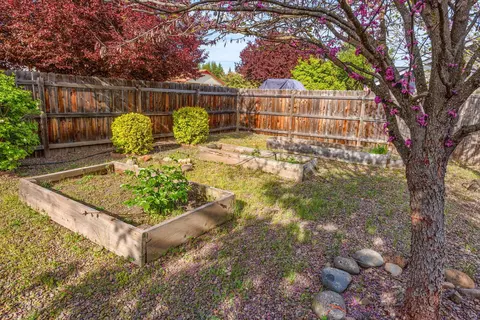 Exterior - 9 Chantrell Ct, Eagle Point, OR 97524 photo 7 of 15