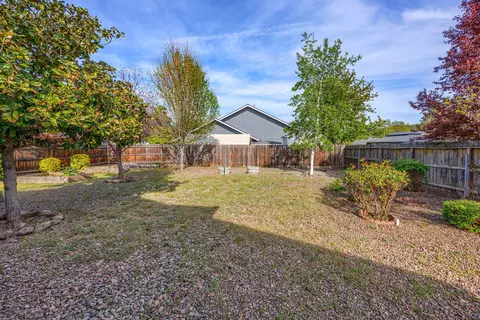 Exterior - 9 Chantrell Ct, Eagle Point, OR 97524 photo 6 of 15