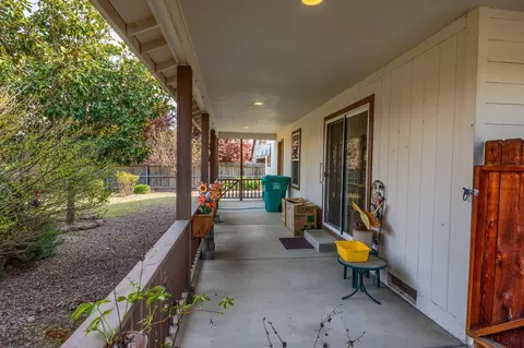 Exterior - 9 Chantrell Ct, Eagle Point, OR 97524 photo 8 of 15
