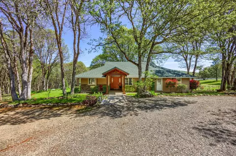 7849 Old Stage Rd, Central Point, OR 97502