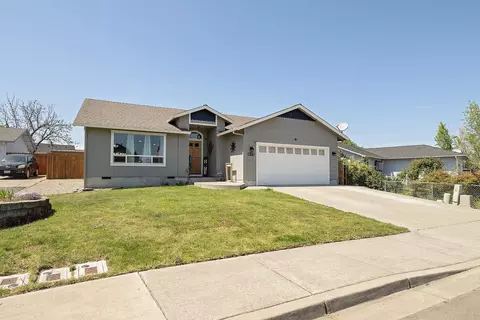 402 Hayes Ave, Medford, OR 97501