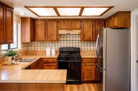 Kitchen - 2641 NW Robert Way, Bend, OR 97703 photo 1 of 5
