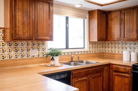 Kitchen - 2641 NW Robert Way, Bend, OR 97703 photo 2 of 5