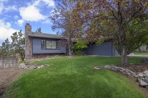 1763 SW Parkway Dr, Redmond, OR 97756
