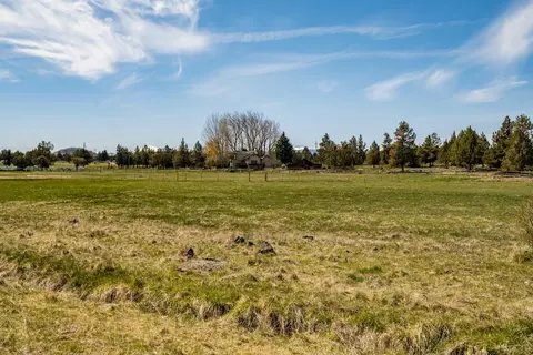 Exterior - 22070 Erickson Rd, Bend, OR 97701 photo 11 of 12