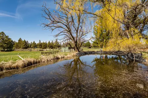 View/Area - 22070 Erickson Rd, Bend, OR 97701 photo 4 of 9