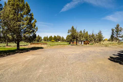 View/Area - 22070 Erickson Rd, Bend, OR 97701 photo 6 of 9