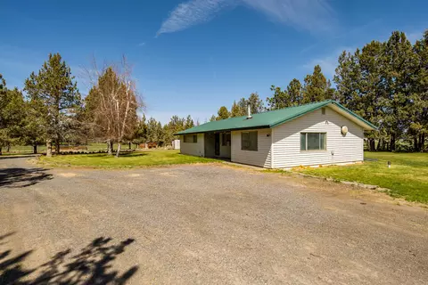 Exterior - 22070 Erickson Rd, Bend, OR 97701 photo 8 of 12