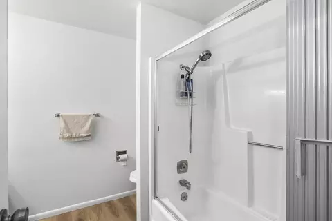 Bath - 22070 Erickson Rd, Bend, OR 97701 photo 3 of 4