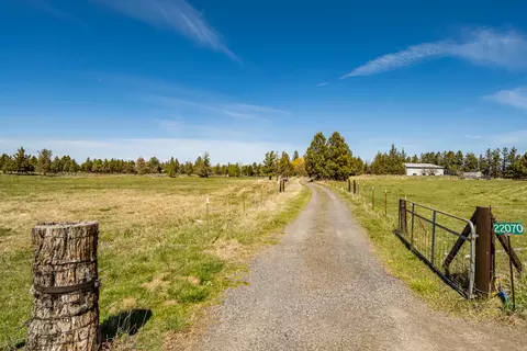 View/Area - 22070 Erickson Rd, Bend, OR 97701 photo 2 of 9