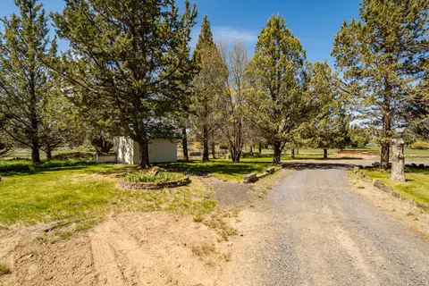 View/Area - 22070 Erickson Rd, Bend, OR 97701 photo 5 of 9