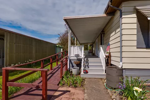 1225 W 10th Ave UNIT 44, Junction City, OR 97448