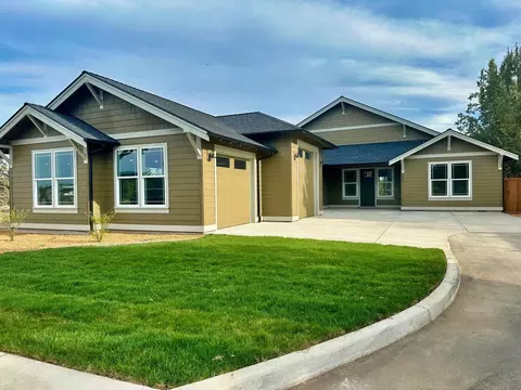 502 NW Rimrock Ct, Redmond, OR 97756