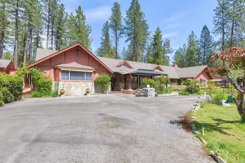 400 Latigo Ranch Rd, Williams, OR 97544