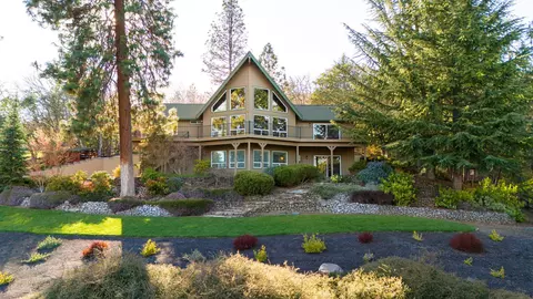 477 Mary Ann Dr, Jacksonville, OR 97530