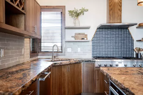 Kitchen - 22972 Ghost Tree Ln, Bend, OR 97701 photo 2 of 4