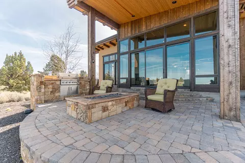 Exterior - 22972 Ghost Tree Ln, Bend, OR 97701 photo 6 of 9