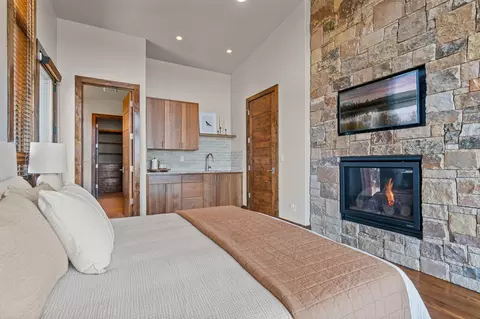 Bedroom - 22972 Ghost Tree Ln, Bend, OR 97701 photo 2 of 10