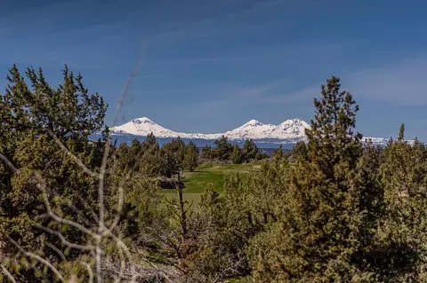 View/Area - 22972 Ghost Tree Ln, Bend, OR 97701 photo 2 of 7