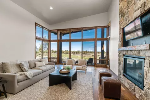 Living - 22972 Ghost Tree Ln, Bend, OR 97701 photo 2 of 6