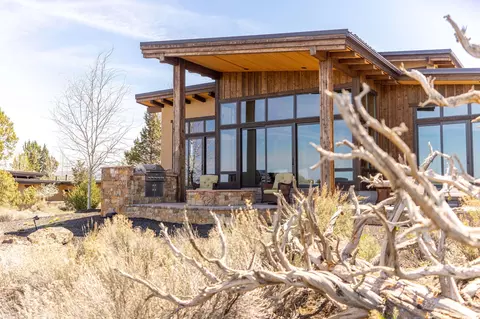 Exterior - 22972 Ghost Tree Ln, Bend, OR 97701 photo 2 of 9