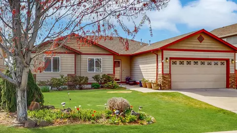 2655 NE 9th St, Redmond, OR 97756