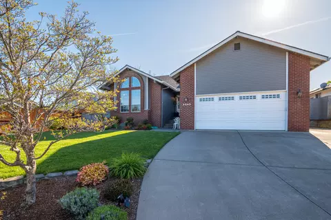 2392 Brighton Cir, Medford, OR 97504