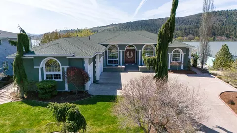802 Hogue Dr, Klamath Falls, OR 97601