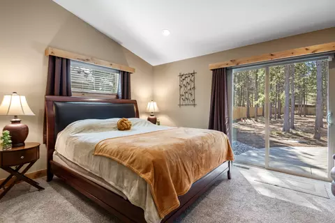 Bedroom - 17209 Pintail Dr, Bend, OR 97707 photo 1 of 2