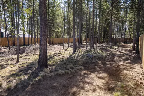 Exterior - 17209 Pintail Dr, Bend, OR 97707 photo 7 of 8