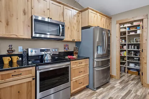 Kitchen - 17209 Pintail Dr, Bend, OR 97707 photo 3 of 3