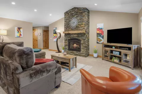 Living - 17209 Pintail Dr, Bend, OR 97707 photo 3 of 3