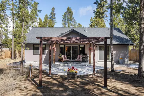 Exterior - 17209 Pintail Dr, Bend, OR 97707 photo 4 of 8