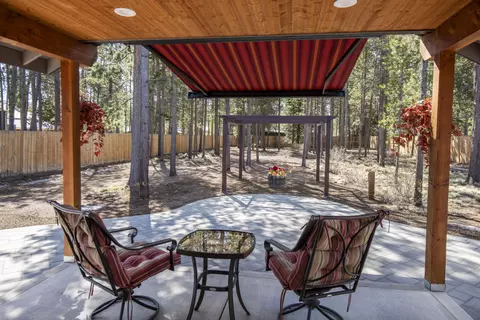 Exterior - 17209 Pintail Dr, Bend, OR 97707 photo 3 of 8