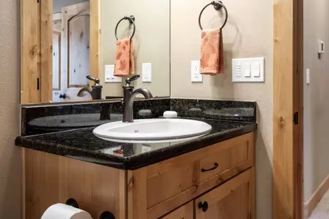 Bath - 17209 Pintail Dr, Bend, OR 97707 photo 5 of 5
