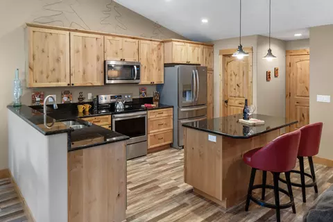 Kitchen - 17209 Pintail Dr, Bend, OR 97707 photo 2 of 3